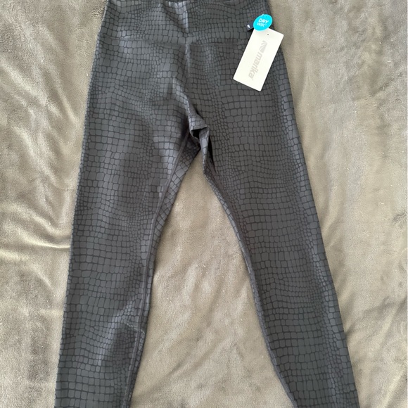 Marika Pants - NWT Crocodile print leggings in Ebony